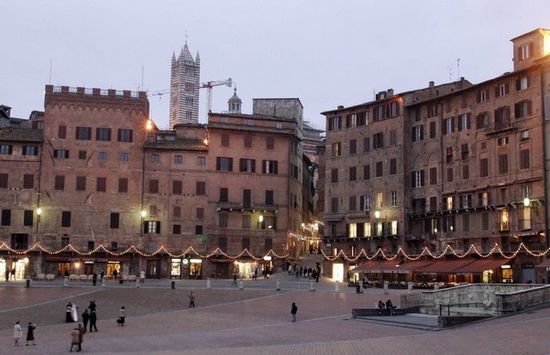 La befana a Siena, 76 eventi diversi tra spettacoli teatrali, concerti e festival